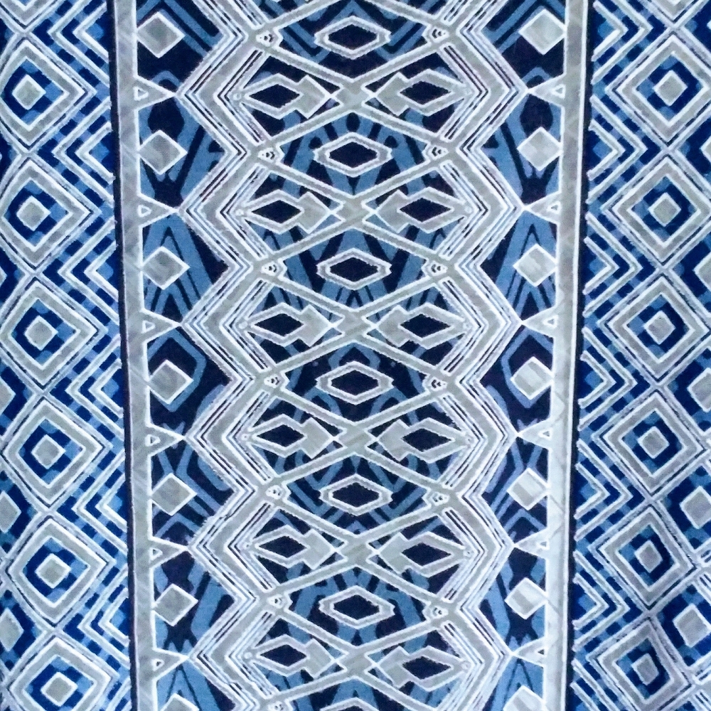 Sleeveless Blue Geometric Design High-Low Tank - Picture 2 of 7